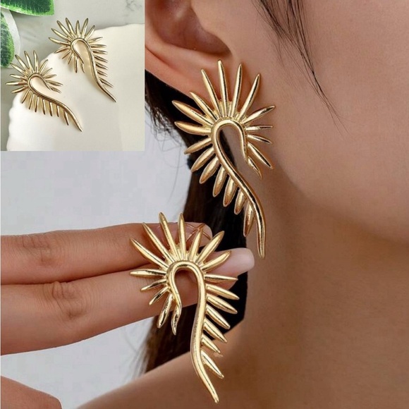Jewelry - Gold Wave Spike Earrings Statement Stud Twirl Curl Bohemian Jewelry Gift NEW